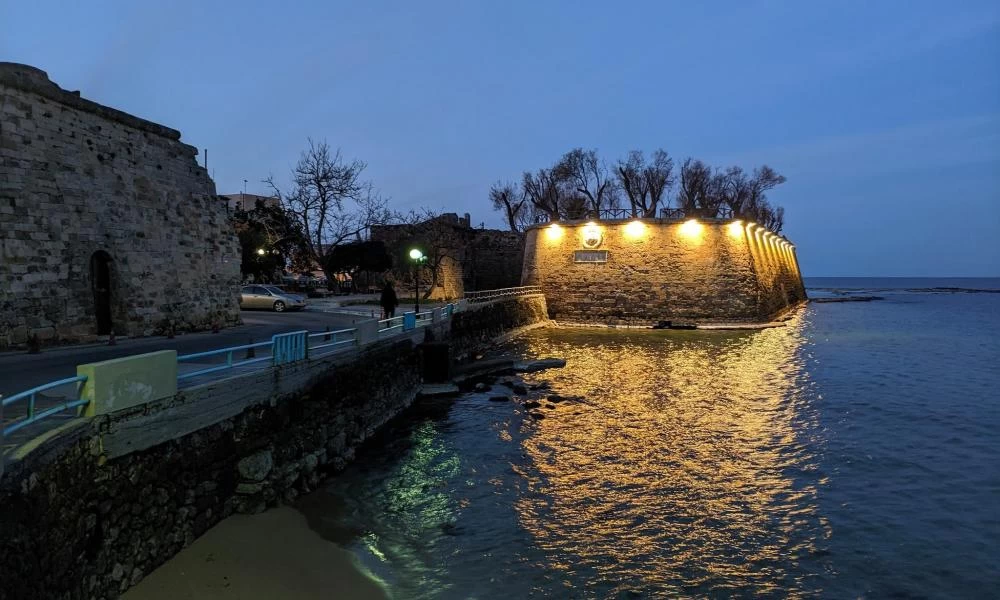 Μεταφέρεται εκτάκτως στο ΠΑΓΝΗ ο 13χρονος που έπεσε από 6 μέτρα ύψος